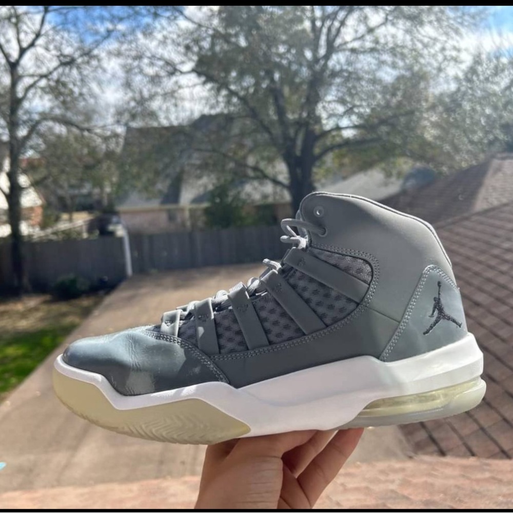 Jordan Max Aura 11